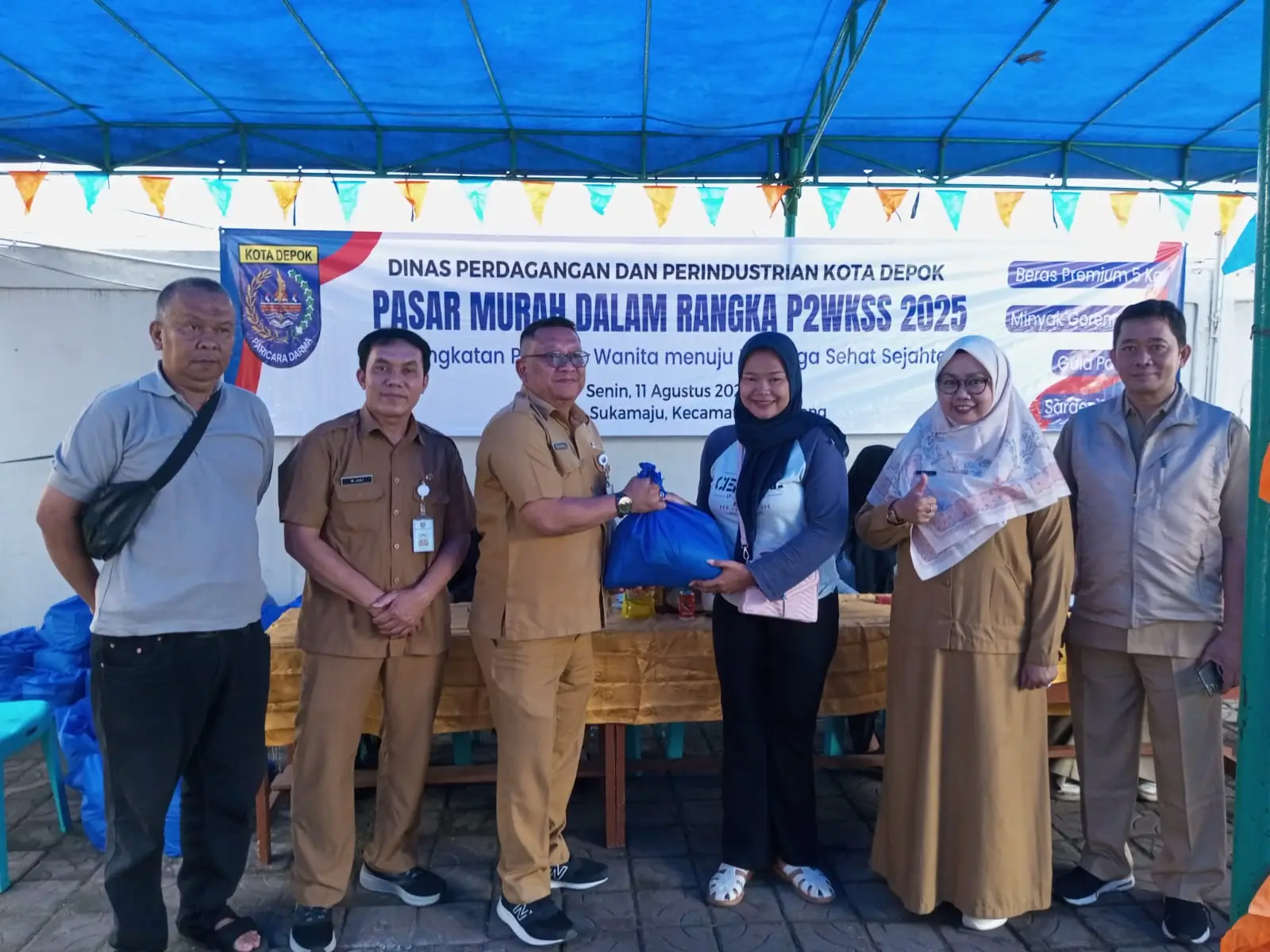 Pasar Murah Disdagin Bantu Warga P2WKSS Sukamaju, 125 Paket Ludes Terjual