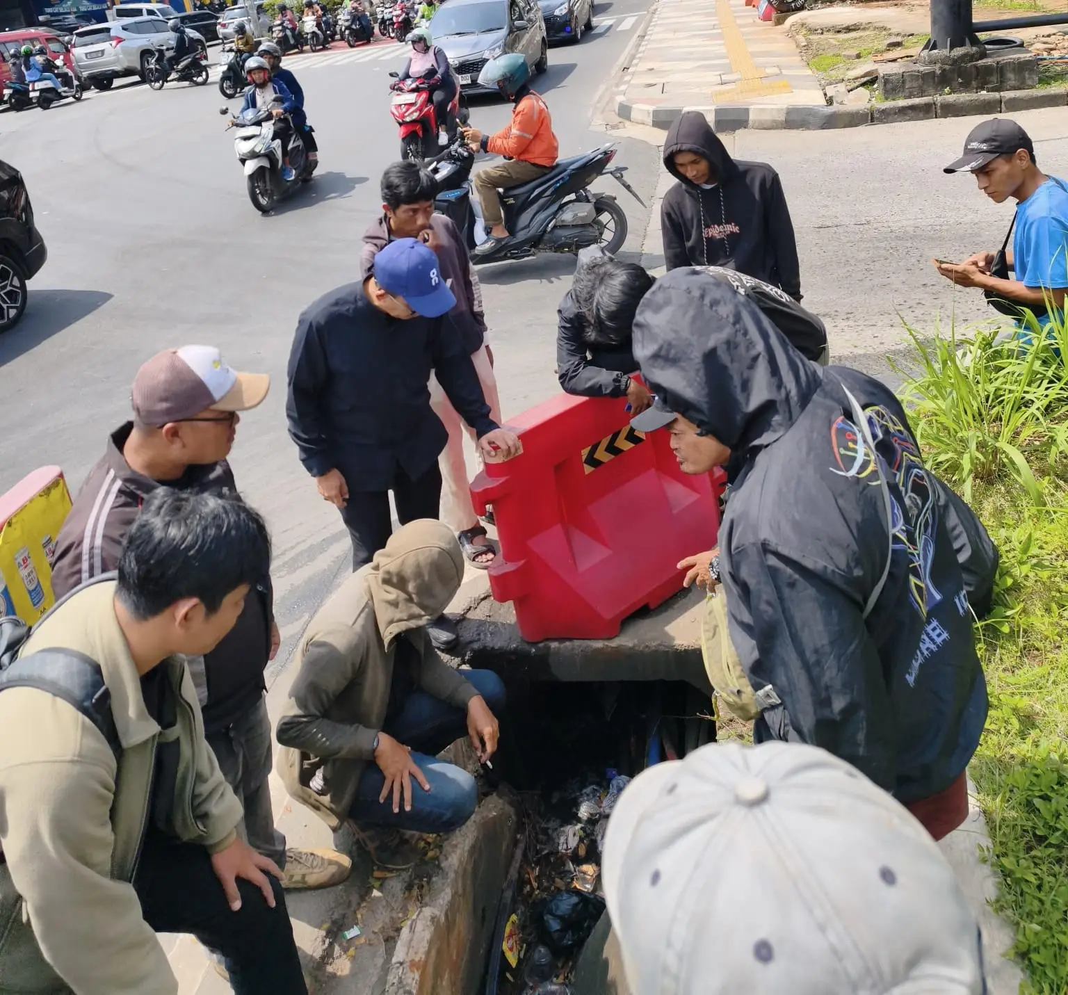 Cegah Genangan di Margonda, DPUPR Depok Tertibkan Kabel Semrawut