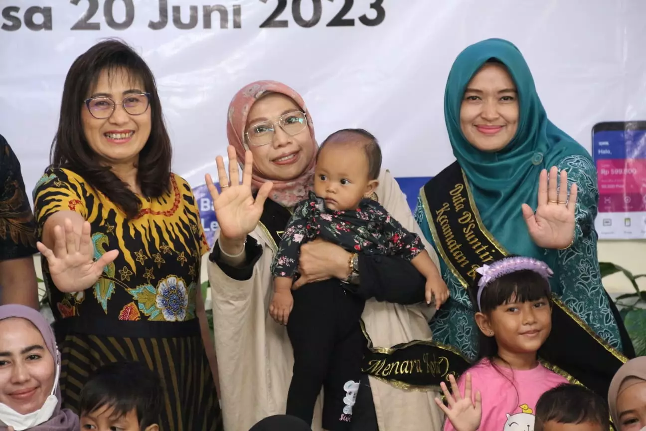 Penyerahan  Bantuan Alat Kesehatan dan Makanan Sehat Bagi Balita Stunting di Bojongsari