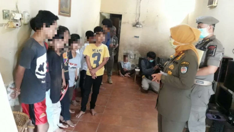 Satpol PP Imbau Pelajar yang Keluyuran di Tempat Keramaian