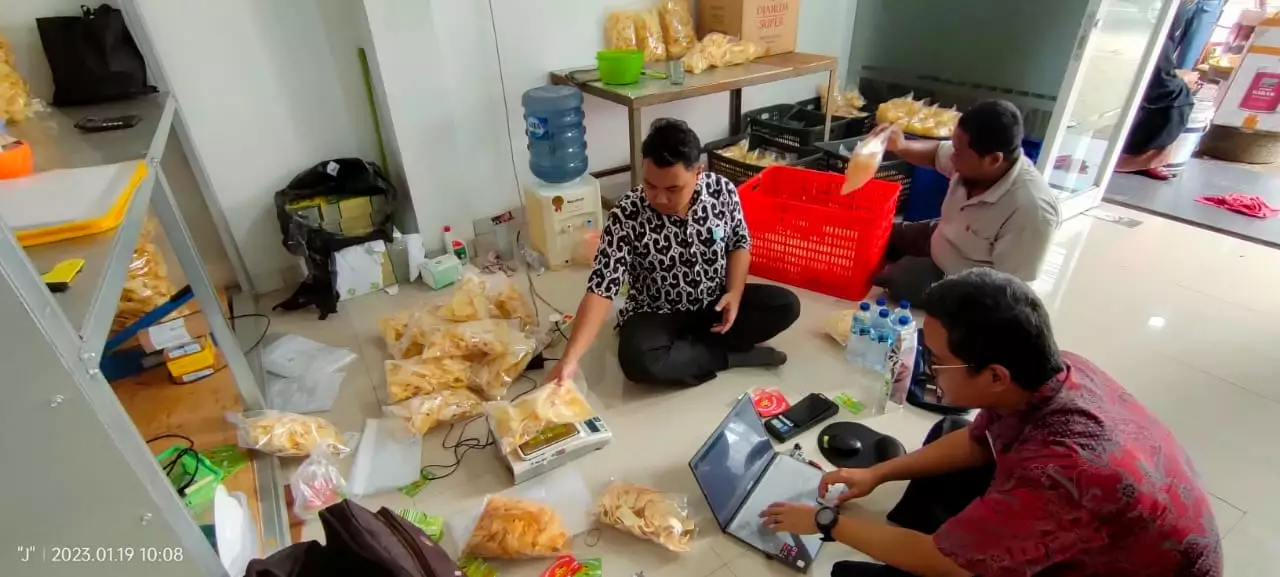 UPTD Metrologi Legal Depok Uji Label dan Isi BDKT Milik UMKM Sukmajaya