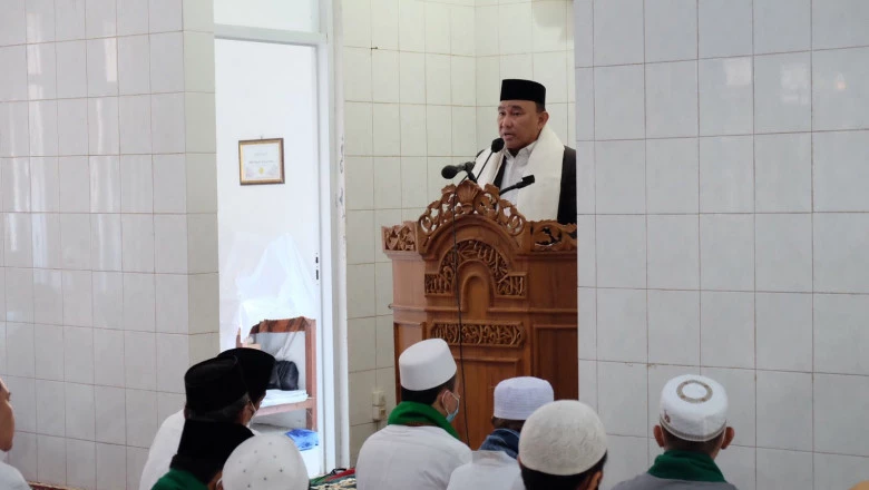 Jadi Khatib Salat Iduladha, Wali Kota Sampaikan Makna Berkurban untuk Tingkatkan Empati