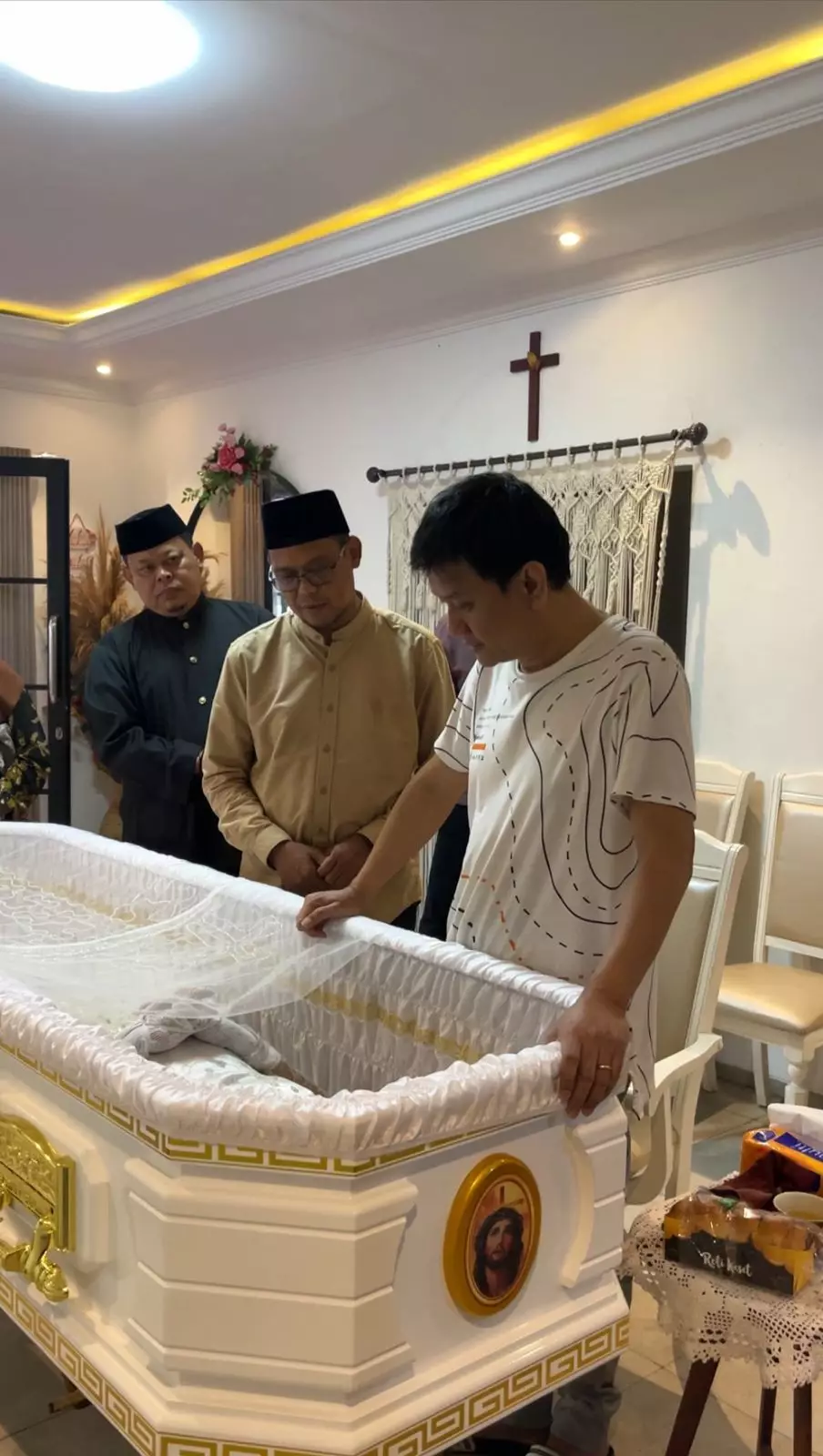 Bang Imam Datang ke Rumah Duka Istri Wakil Ketua DPRD Depok HTA