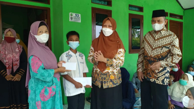 Anak Yatim Piatu dan Duafa di Jatimulya Dapat Santunan