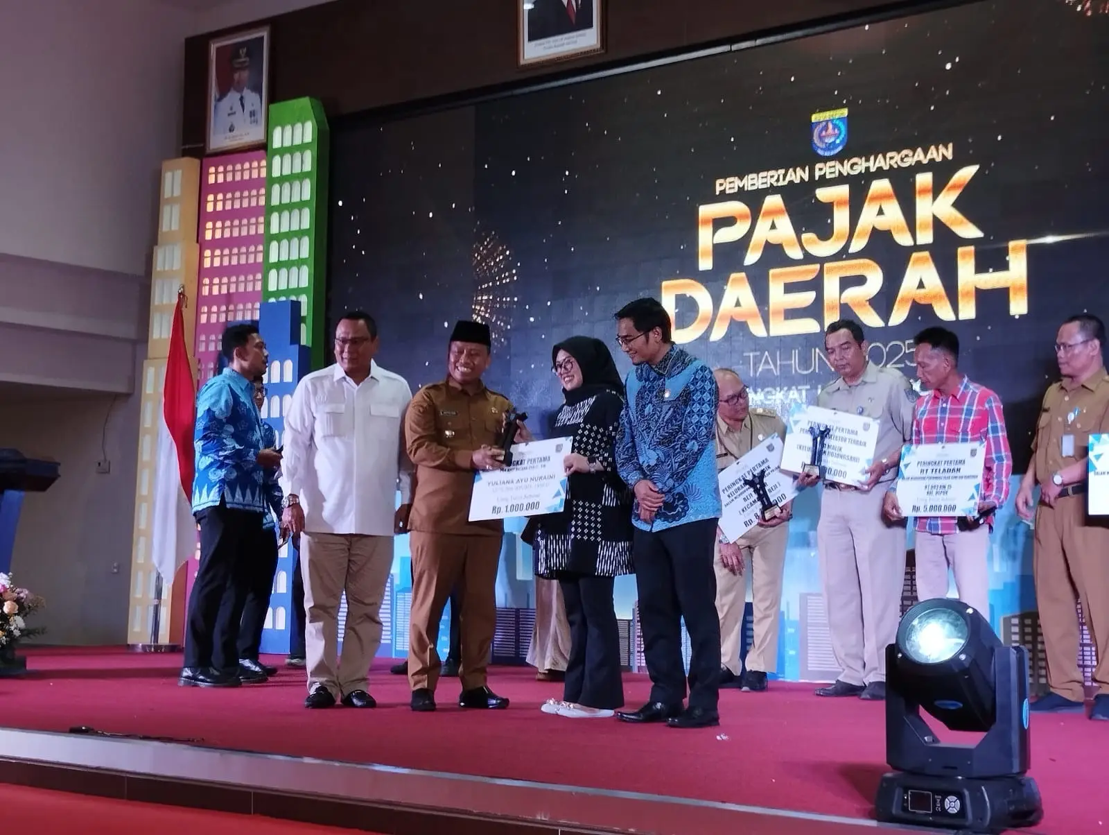 Pemkot Depok Beri Penghargaan kepada Wajib Pajak Teladan dan Aparatur Pendukung Terbaik
