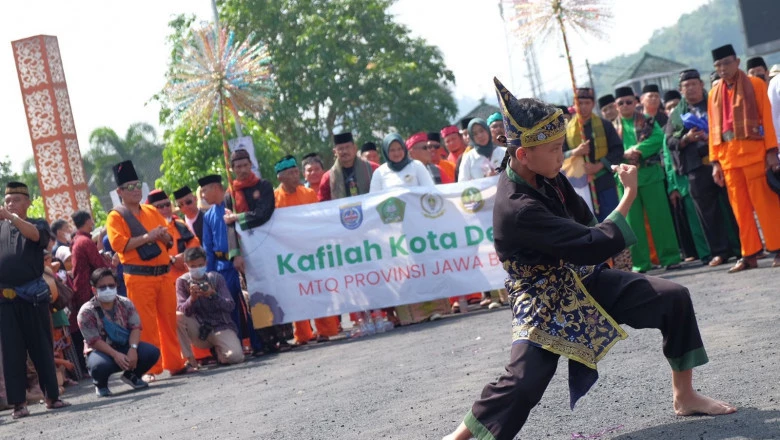 Atraksi Pencak Silat Depok Berhasil Curi Perhatian Warga Sumedang