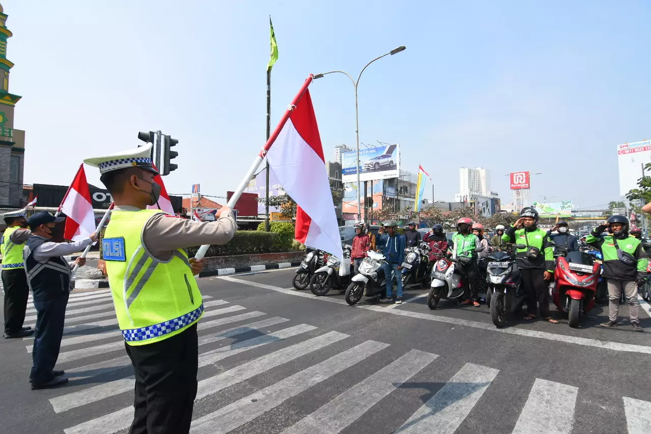 Warga Peringati Detik-Detik Proklamasi RI di Simpang Ramanda
