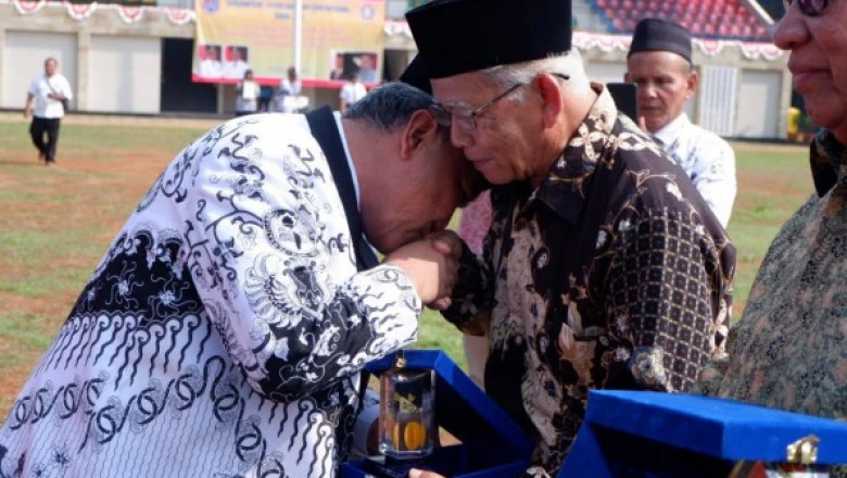 Upacara Peringatan HUT PGRI ke-74 dan Hari Guru Nasional Tahun 2019 Tingkat Kota Depok
