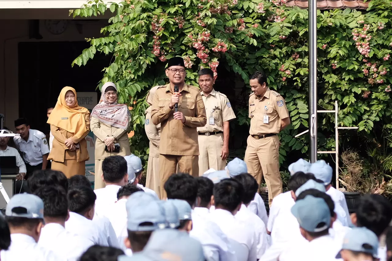 Wakil Wali Kota Sosialisasikan Perekaman E-KTP di SMA Negeri 13 Depok