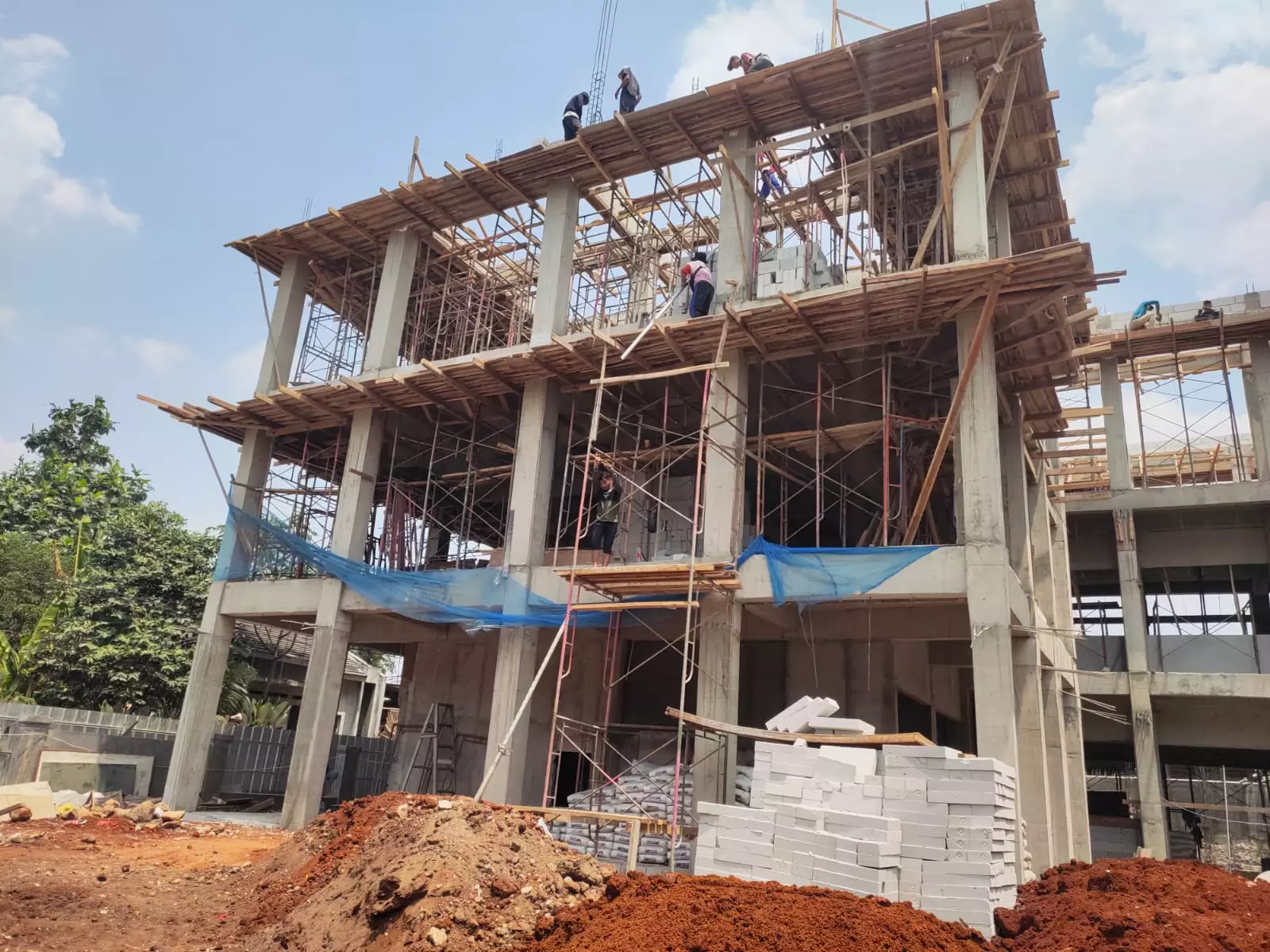 Progres Pembangunan Empat Gedung SMPN di Depok Capai 60 Persen