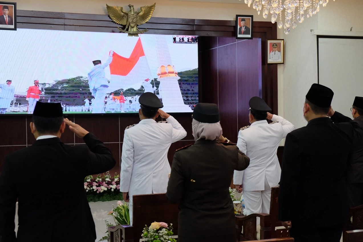 Wali Kota dan Wakil Wali Kota Ikuti Upacara Pengibaran Bendera Merah Putih Secara Virtual
