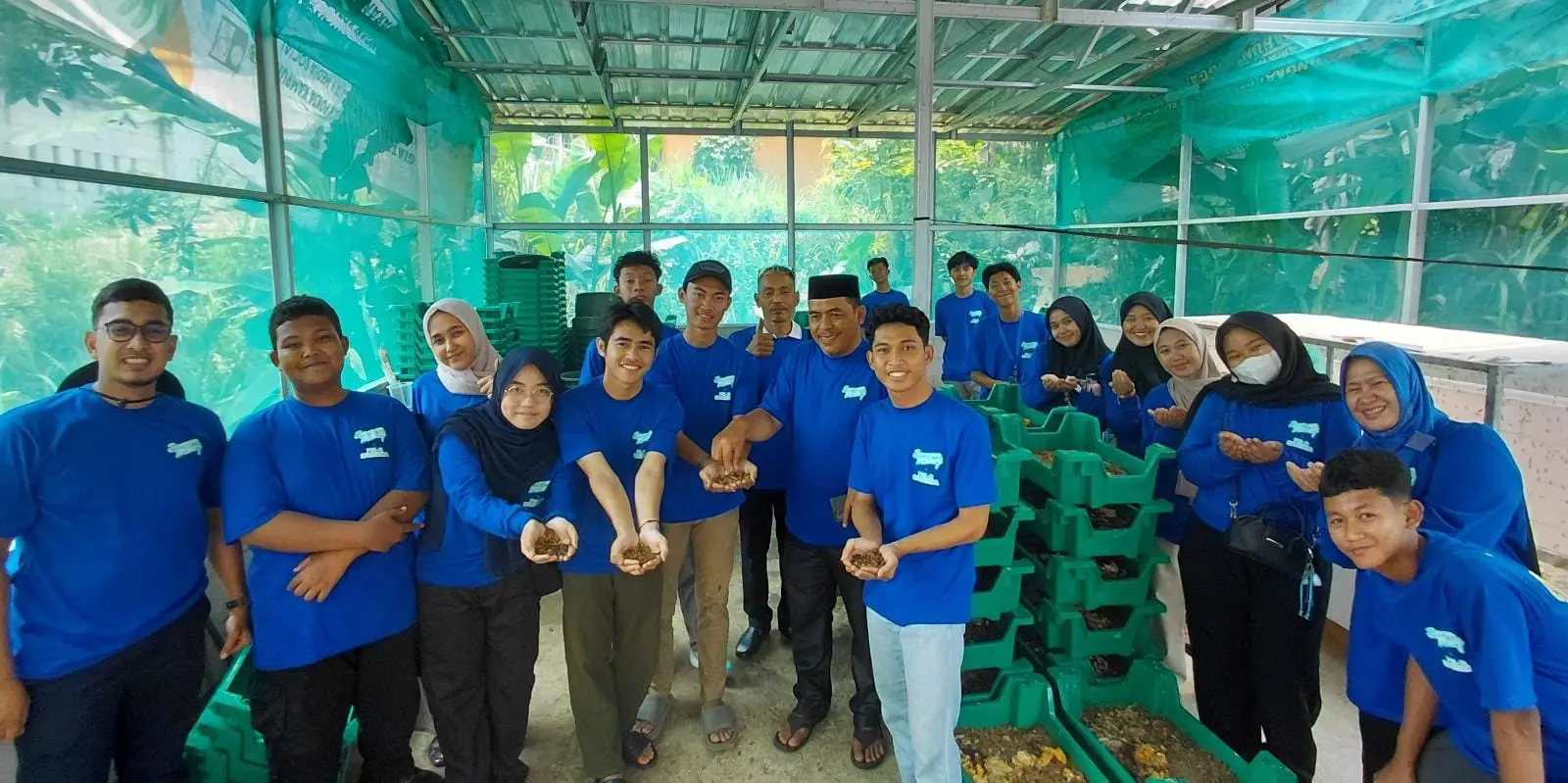 Remaja PIK-R Sacerba Belajar Kelola Sampah Organik di Rumah Maggot Sawangan