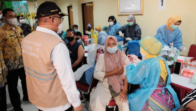 Wali Kota Tinjau Gebyar Vaksin di Kecamatan Sawangan