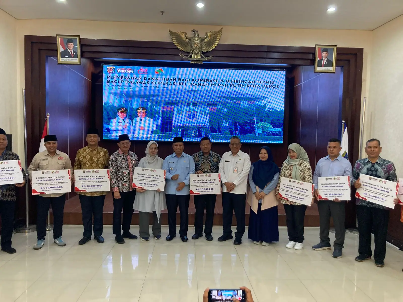 Serahkan Dana Hibah ke Koperasi Merah Putih, Wali Kota Harap Perkuat Ekonomi Lokal