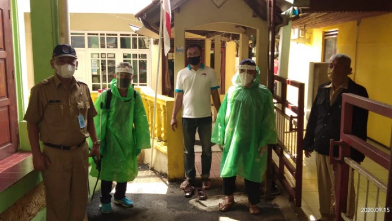 Kelurahan Curug Rutin Semprot Disinfektan