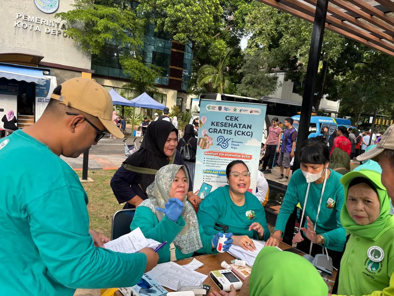 CFD Jadi Momen Cek Kesehatan Gratis, Puskesmas Beji Layani Ratusan Warga