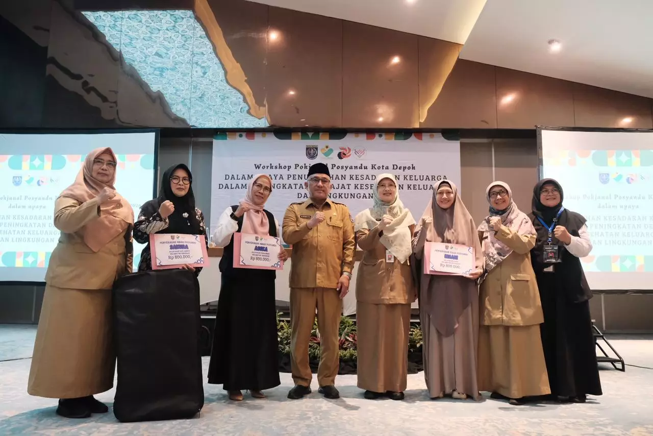 Wali Kota Serahkan Hibah ke Belasan Posyandu di Depok