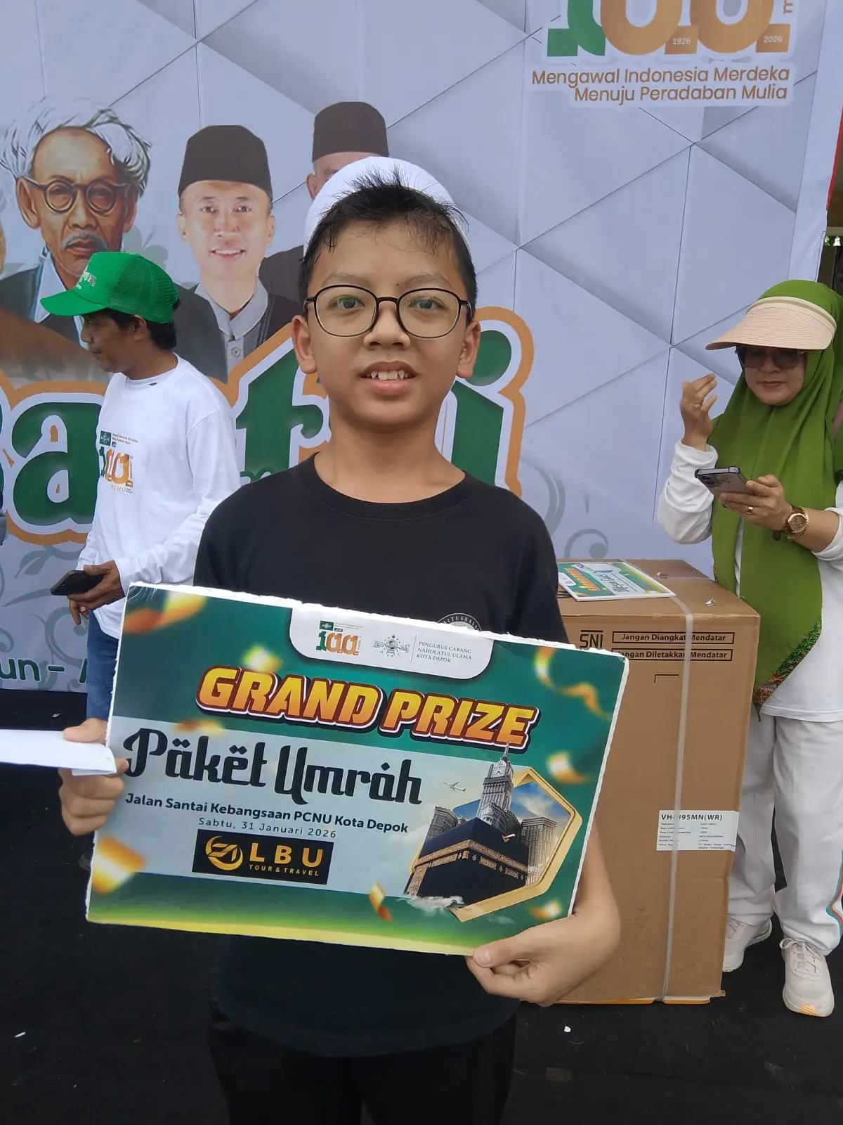 Berkah Ikut Jalan Santai Kebangsaan NU Depok, Fadlan Menangkan Hadiah Umrah
