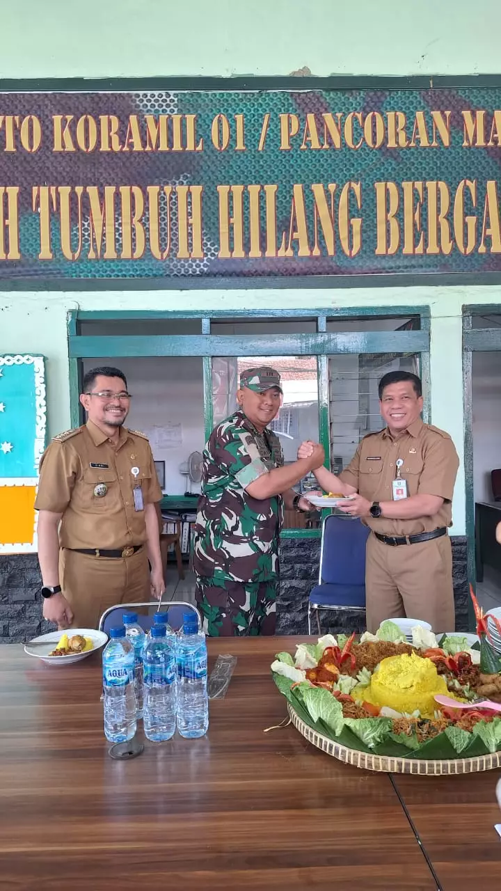HUT ke-79 TNI, Camat Panmas dan Cipayung Beri Kejutan ke Danramil Pancoran Mas