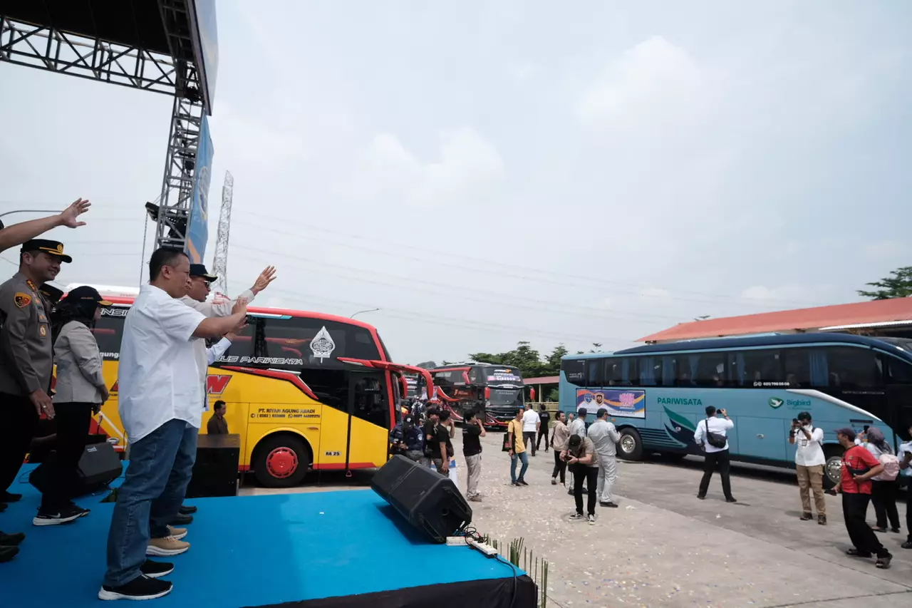 Ratusan Bus Mudik Gratis Dilepas Menhub dan Sekda Depok di Terminal Jatijajar