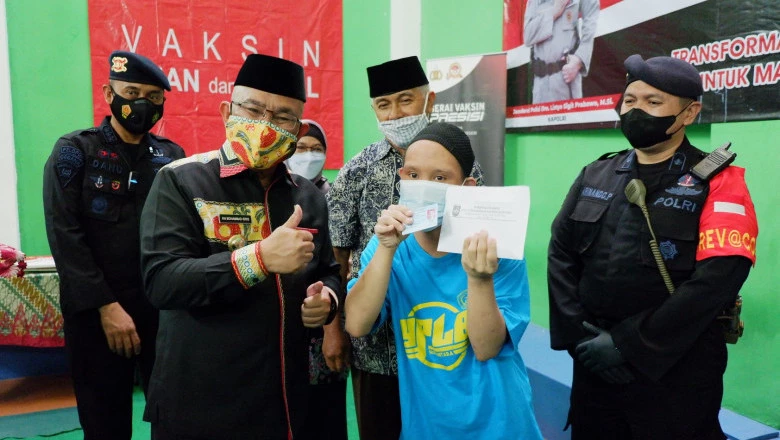 Wali Kota Serahkan KTP Elektronik Secara Simbolis Kepada Warga Disabilitas