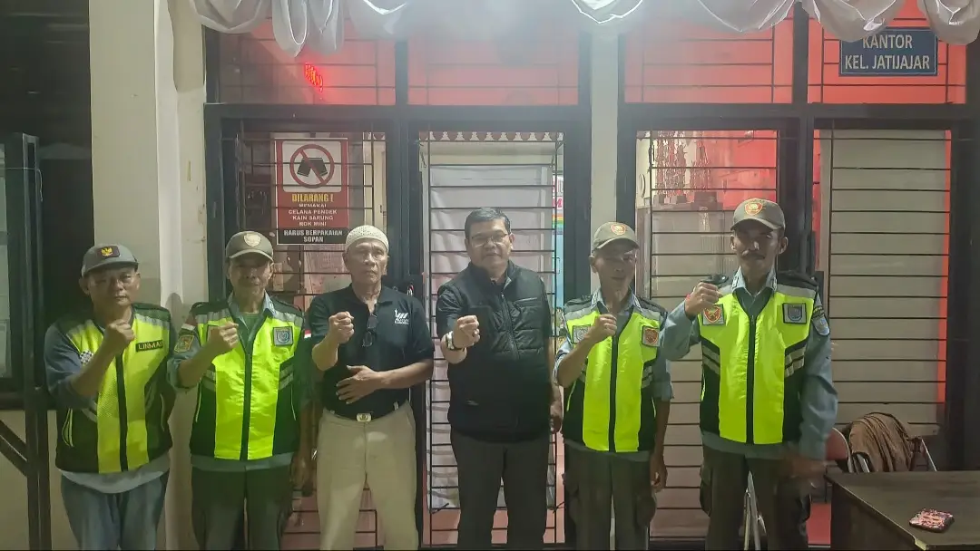 Lurah Jatijajar Patroli Malam Tahun Baru, Pastikan Keamanan dan Ketertiban Wilayah