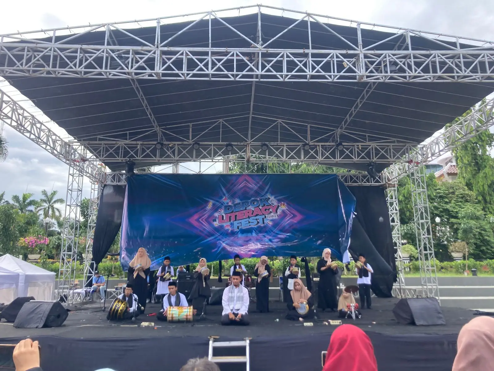 Parade Hadroh, Marawis, dan Qasidah Meriahkan Depok Literacy Festival 2025