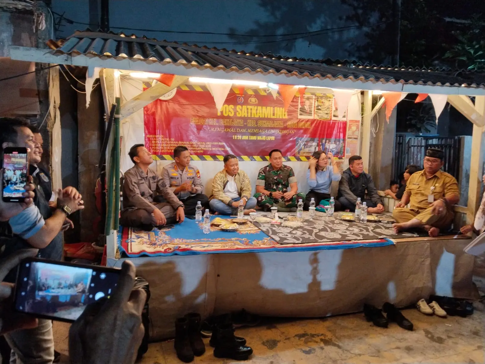 Ronda Bareng di RW 21 Baktijaya, Wali Kota Depok Ajak Warga Jaga Kebersamaan Lewat Siskamling