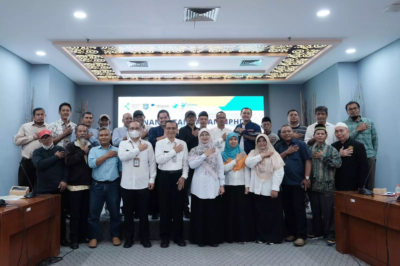 Belasan Lembaga Terima Hibah Mobil Siaga Ambulans dari Pemkot Depok