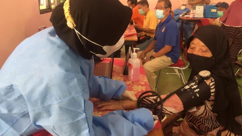Warga Lansia di Cipayung Sambut Baik Vaksinasi Massal