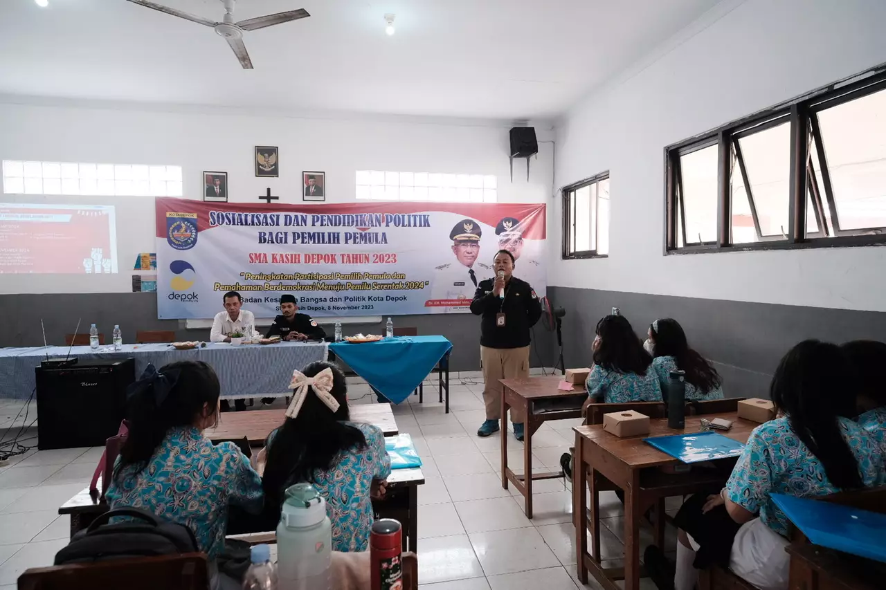 Bakesbangpol Gelar Sosialisasi dan Pendidikan Politik di SMA Kasih