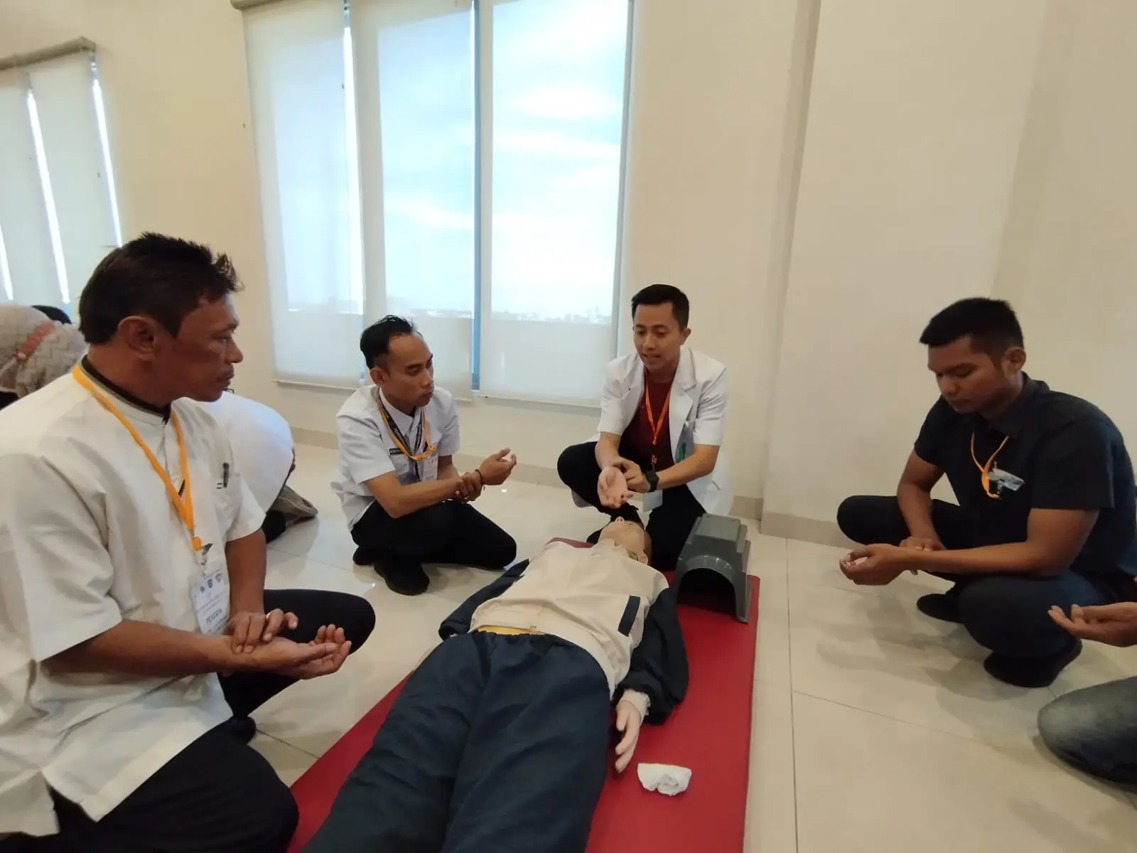 Dinkes Depok Gandeng RS Hermina Beri Pelatihan Kegawatdaruratan untuk Relawan Ambulans