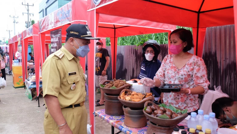 UMKM Cilodong Berkarya Sediakan Jajanan di Alun-alun Depok