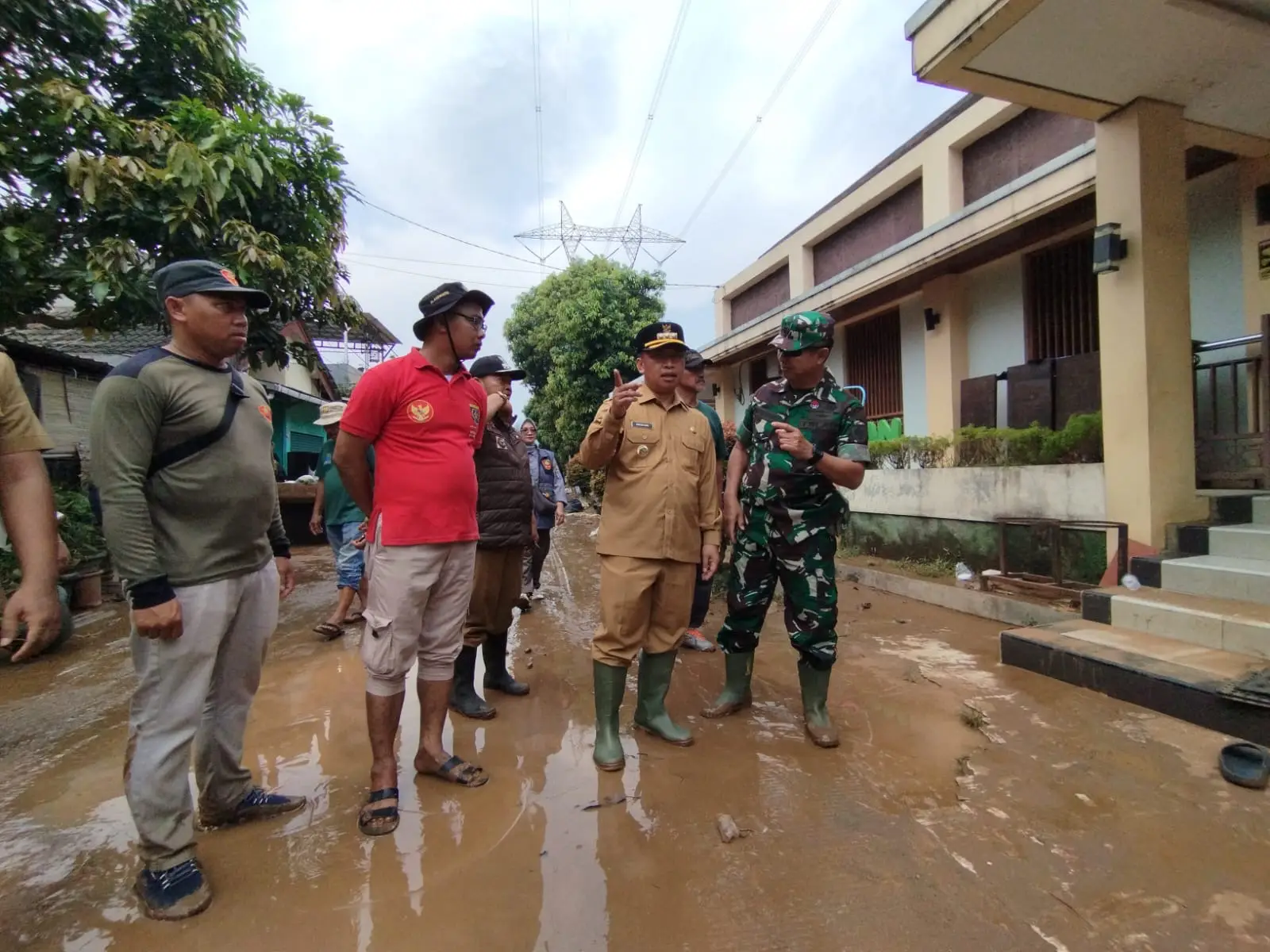 Wali Kota Depok Tinjau Lokasi Banjir di RW 12 Kelurahan Pondok Petir