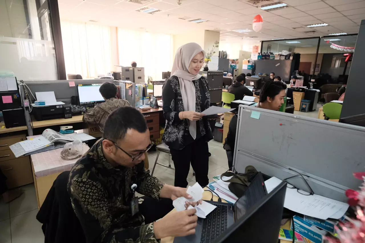Peringati Hari Batik Nasional, Pegawai Diskominfo Depok Kompak Kenakan Batik