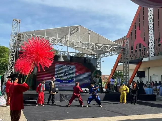 Unik, Satpol PP Sosialisasi Barang Kena Cukai Ilegal dengan Ngelenong