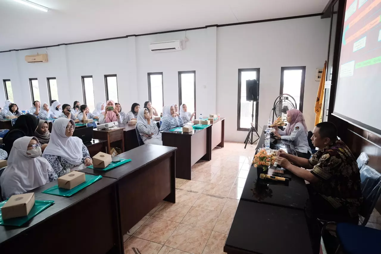 Bakesbangpol Sosialisasikan Pendidikan Politik di SMA Yapemri