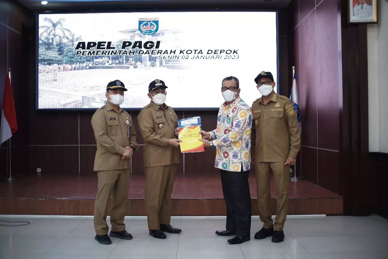 Wali Kota Depok Serahkan SK Pensiun kepada Tiga ASN