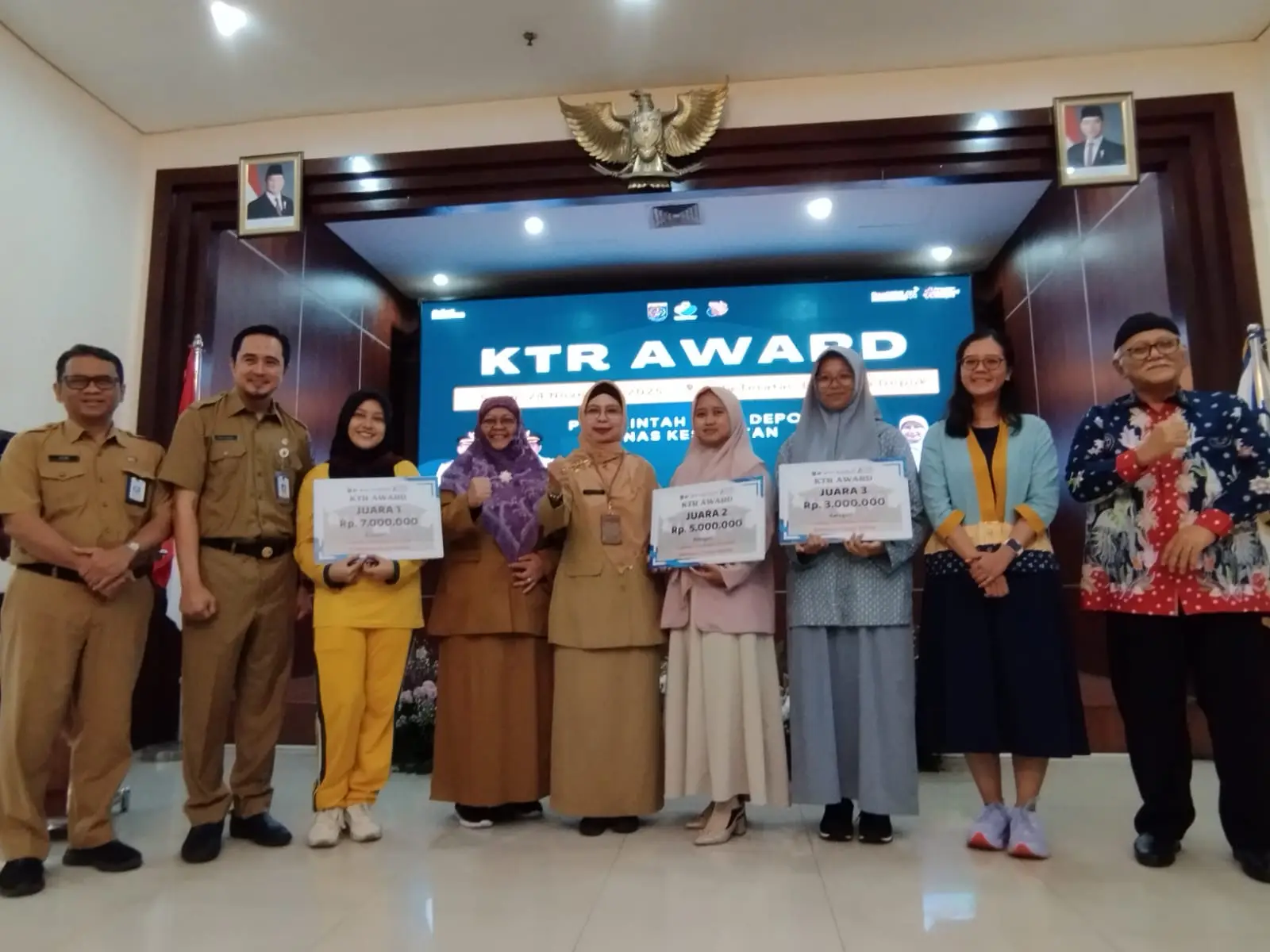Dinkes Depok Serahkan Hadiah Pemenang Lomba KTR 2025