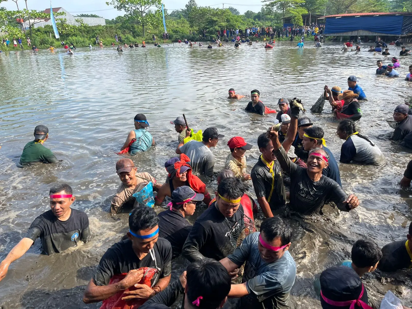 Jadi Tradisi Turun-Temurun, Sekda Depok Dorong Pelestarian Ngubek Empang