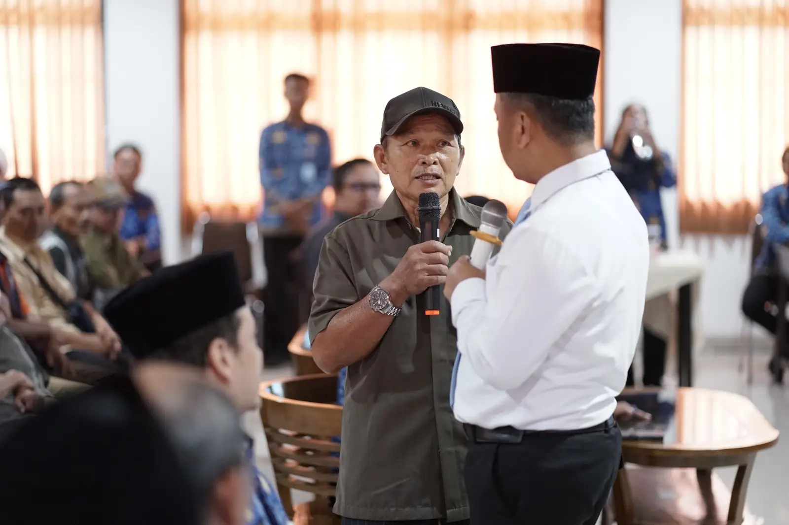 Pemkot Depok Salurkan Bansos RTLH di Beji, Warga Antusias dan Bersyukur