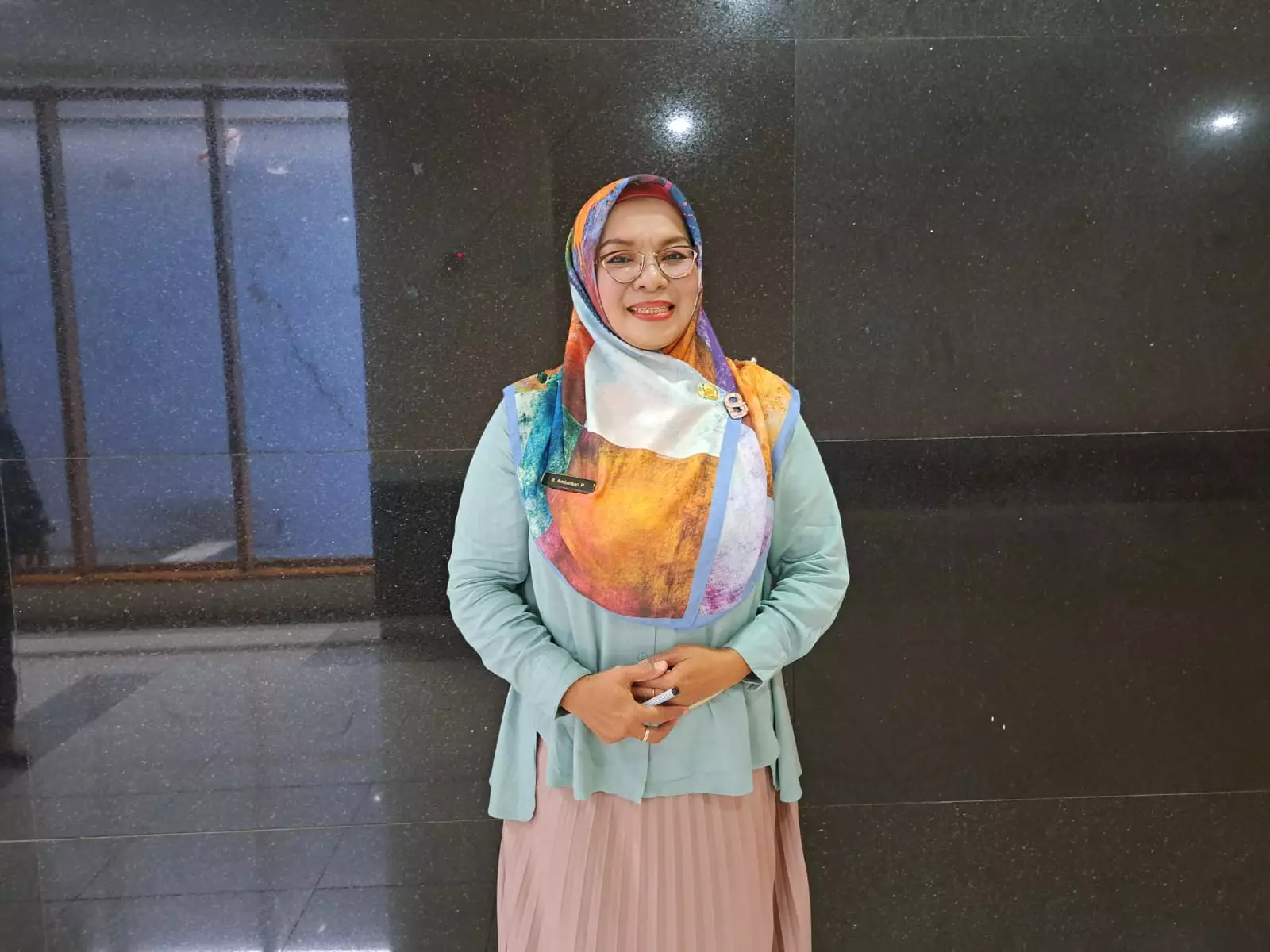 Menilik Sosok Rodiah Ambarsari, Kepala SMPN 28 Depok Energik dan Berprestasi