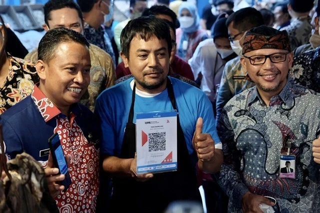 Sekda Depok Tinjau Transaksi Jual Beli Berbasis Digital di Pasar Cisalak