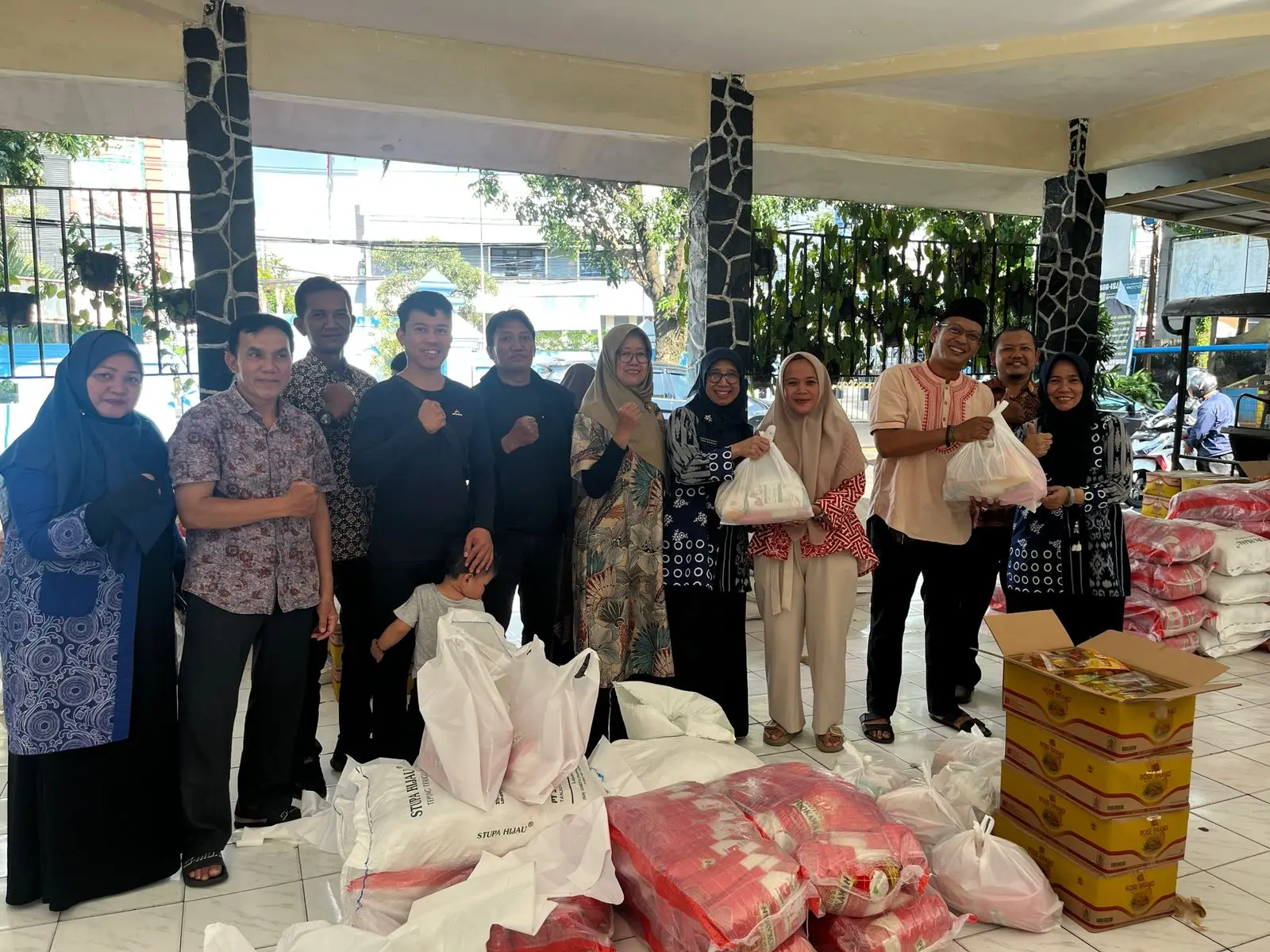 OPADI Jabar Bikin Senang Warga Depok, 1.386 Paket Sembako Murah Terjual