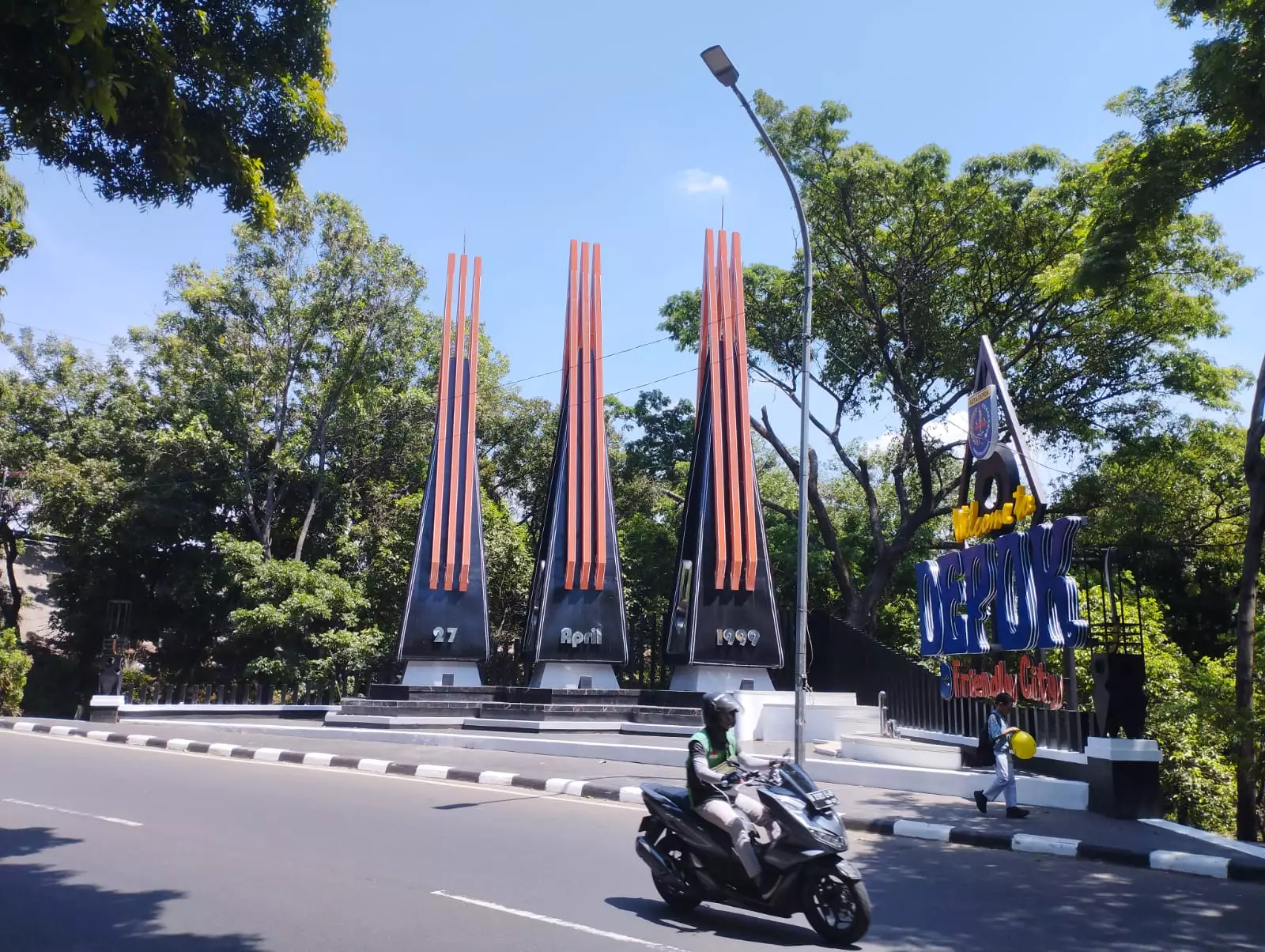 Lampu Tugu Selamat Datang Depok Padam Akibat Komponen Hilang Diduga Dicuri