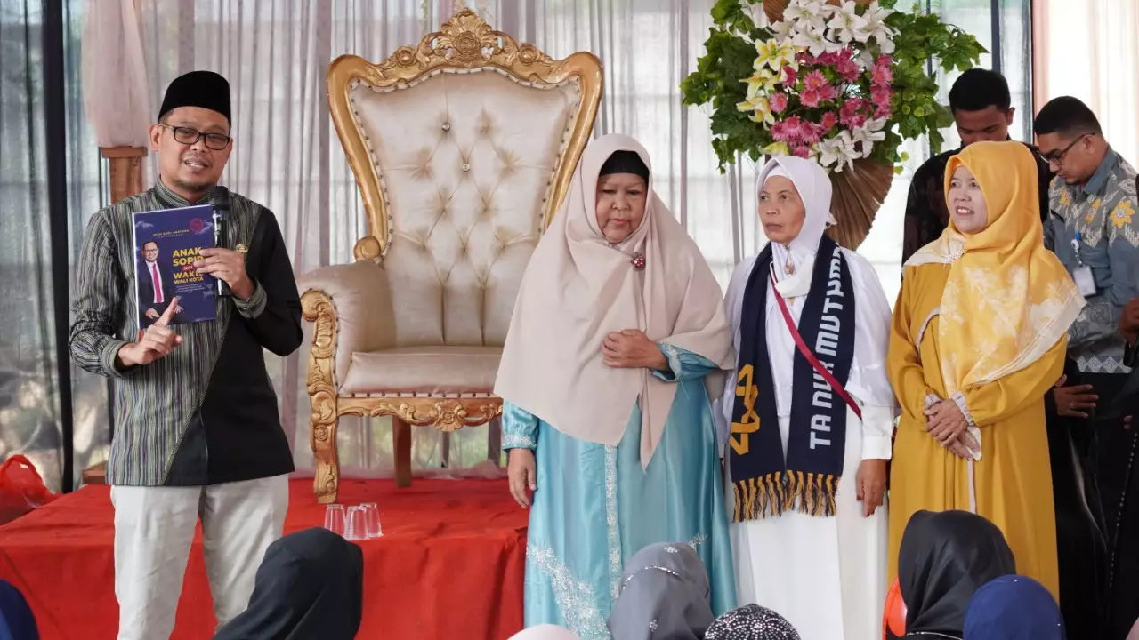 Hadiri Isra Mi'raj di Serua, Bang Imam Sampaikan Dua Pesan ke Jemaah Majelis Taklim Darusalam