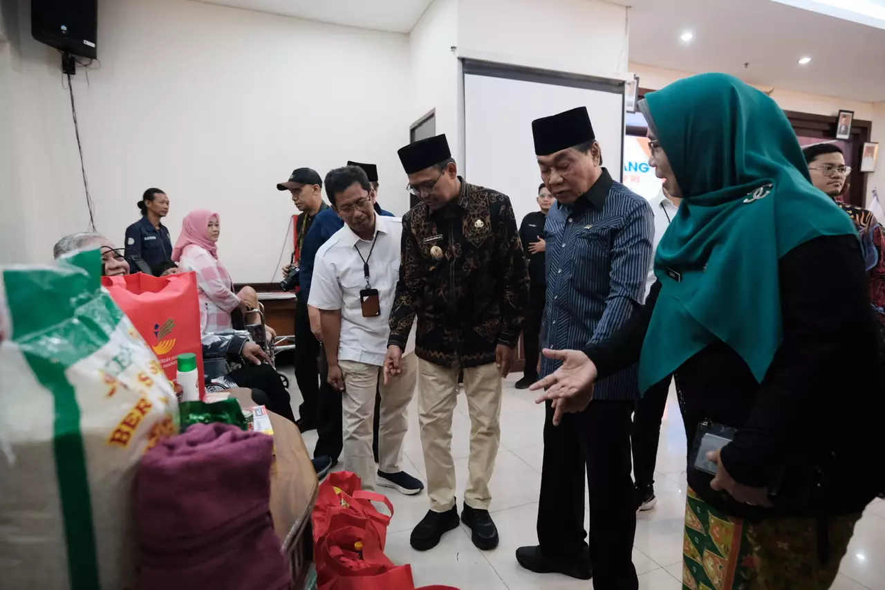 Kunker ke Pemkot Depok, Komisi VIII DPR RI Serahkan Sejumlah Bansos