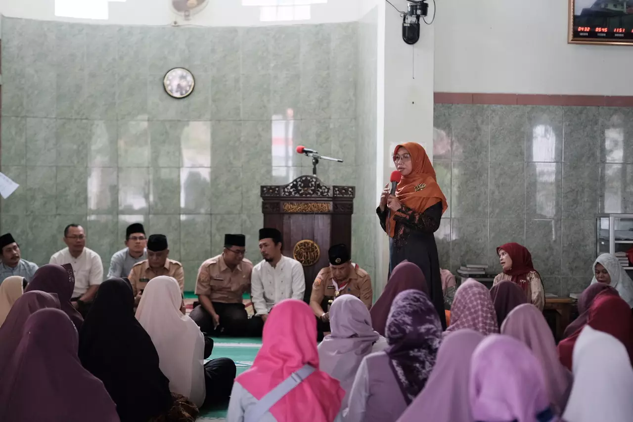 Ketua FKMT Depok Hadiri Pengajian Gabungan Majelis Taklim se-Kelurahan Kedaung