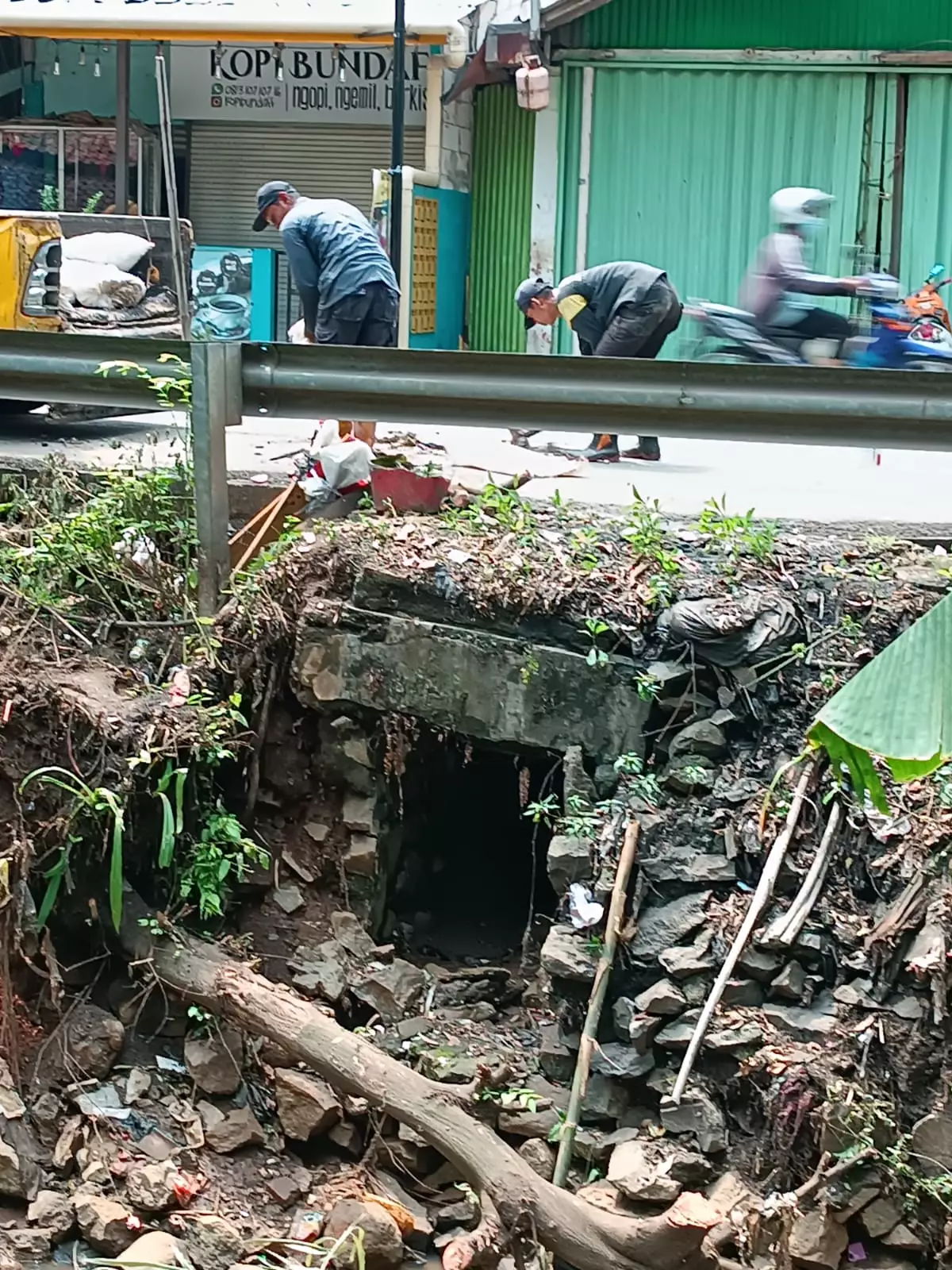 DPUPR Depok Sigap Perbaiki Kerusakan Jalan Tanah Baru