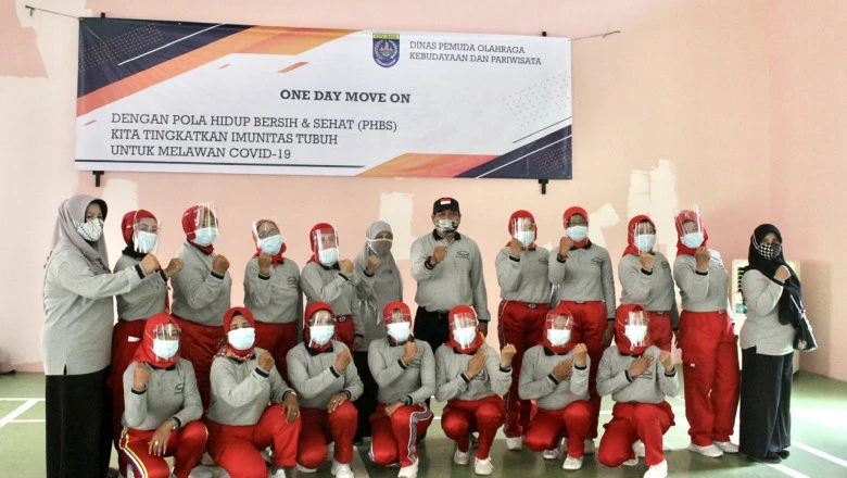 Tingkatkan PHBS, Kecamatan Cipayung Adakan Senam Bersama Serentak